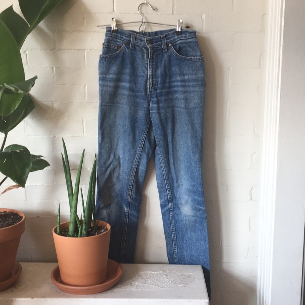 Vintage Distressed Levi Jeans Size 26